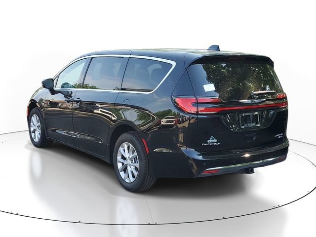 New 2026 Chrysler Pacifica Limited w/ Trailer Tow Group AWD/4WD image 3