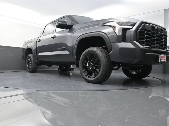 Used 2025 Toyota Tundra Limited w/ TRD Off-Road Package AWD/4WD image 30