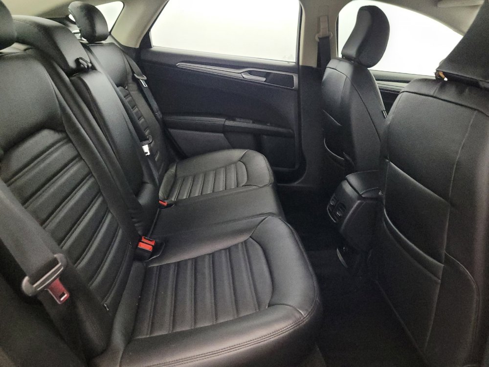 Used 2020 Ford Fusion SE image 21