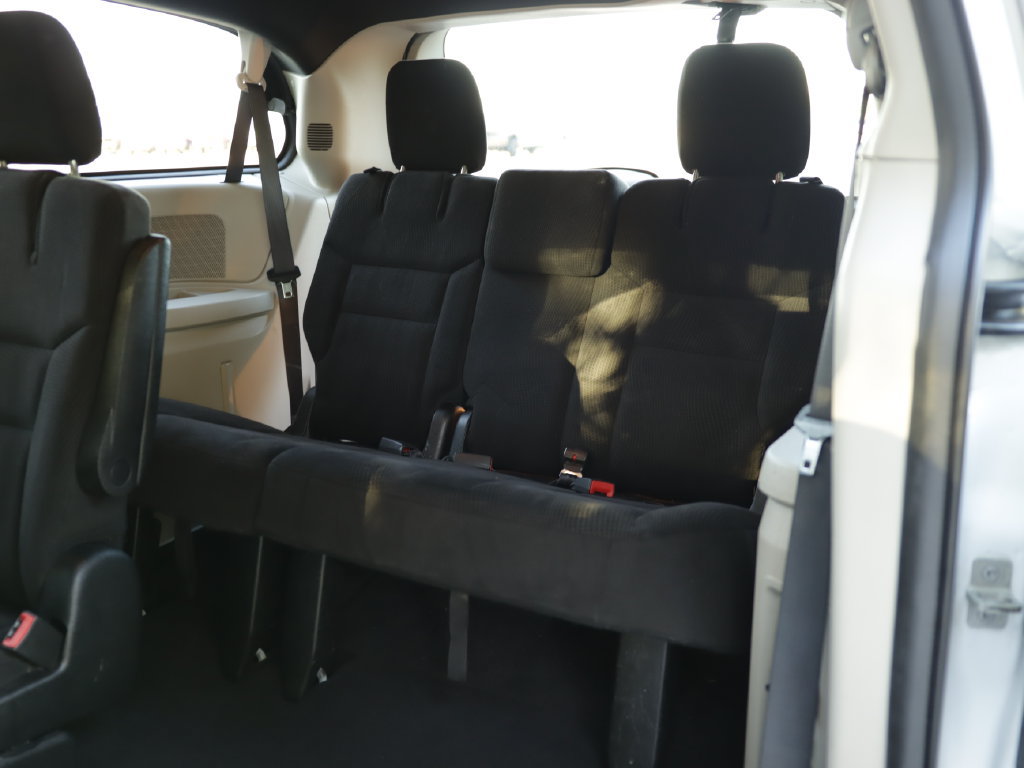 Used 2016 Dodge Grand Caravan SE FWD image 26