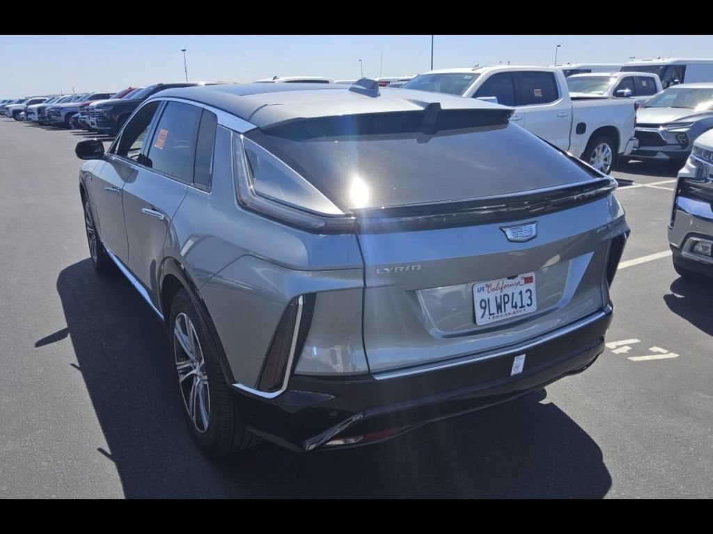 Used 2024 Cadillac Lyriq Luxury w/ LPO, Floor Liner Package RWD image 4