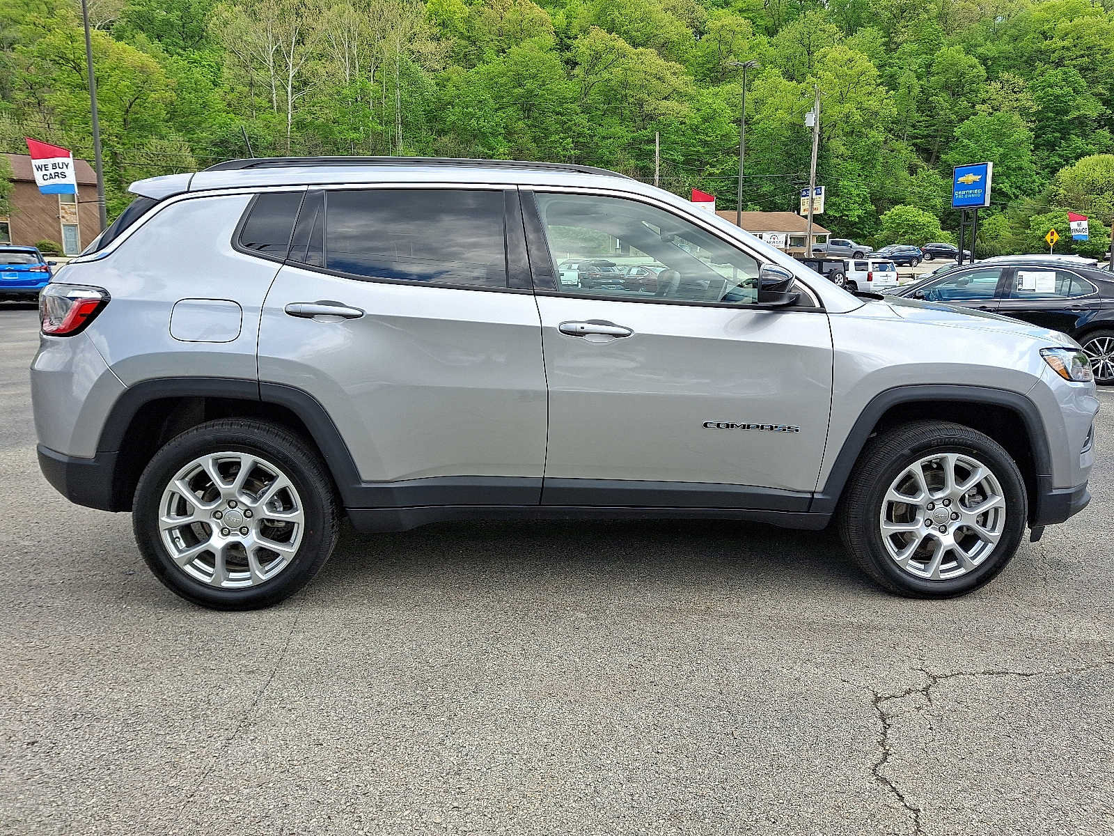 Used 2023 Jeep Compass Latitude AWD/4WD image 7