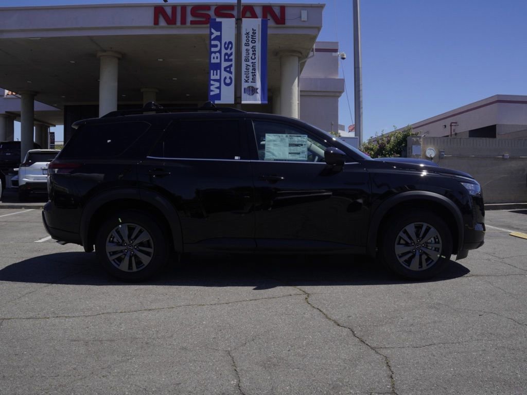 New 2026 Nissan Pathfinder SV image 3