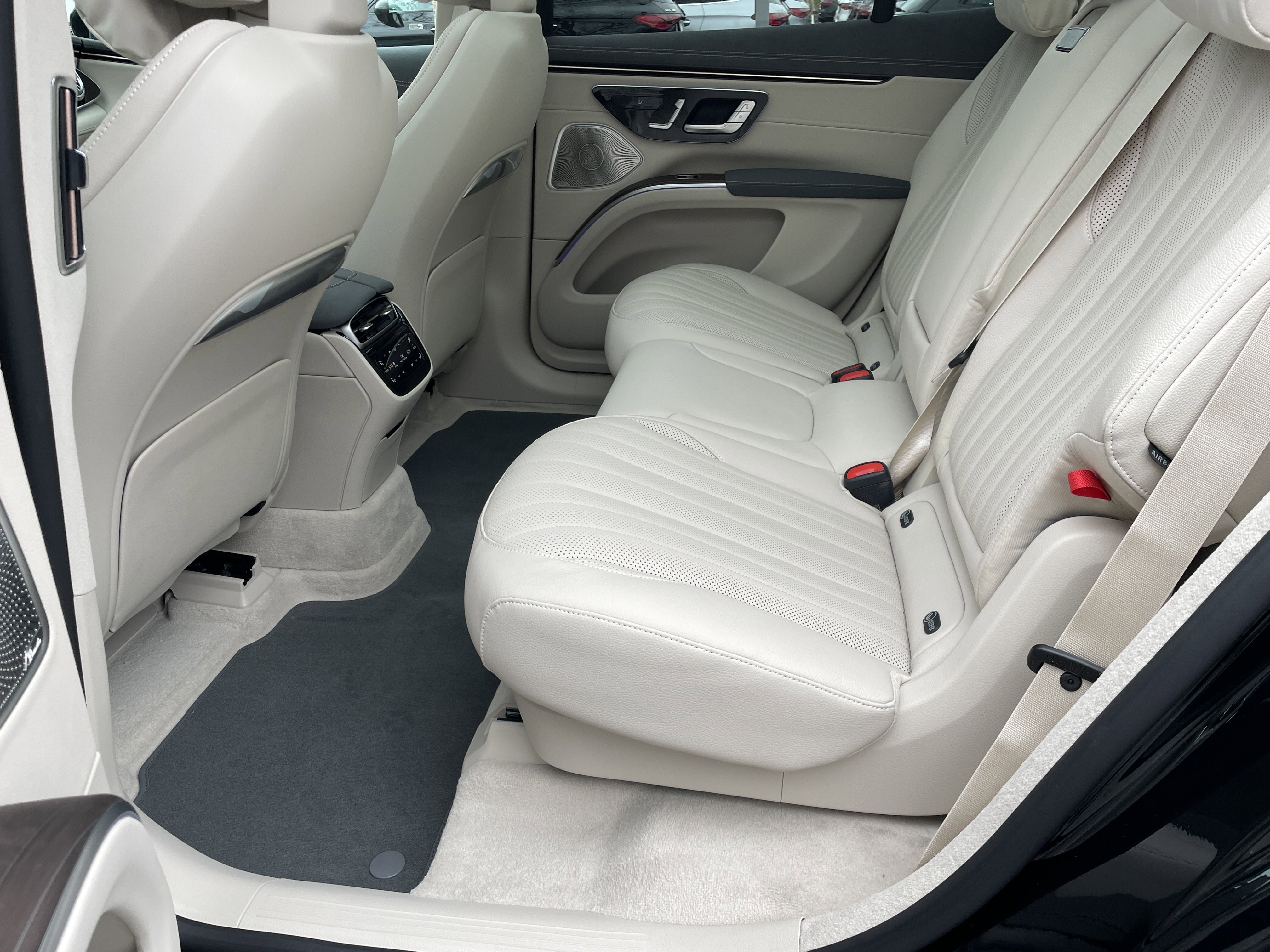 New 2026 Mercedes-Benz EQS 400 4MATIC SUV image 38
