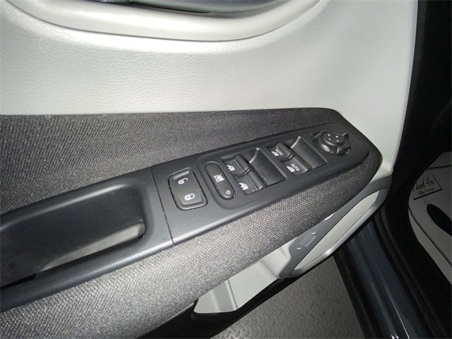 Used 2018 Jeep Renegade Latitude w/ Popular Equipment Group image 13