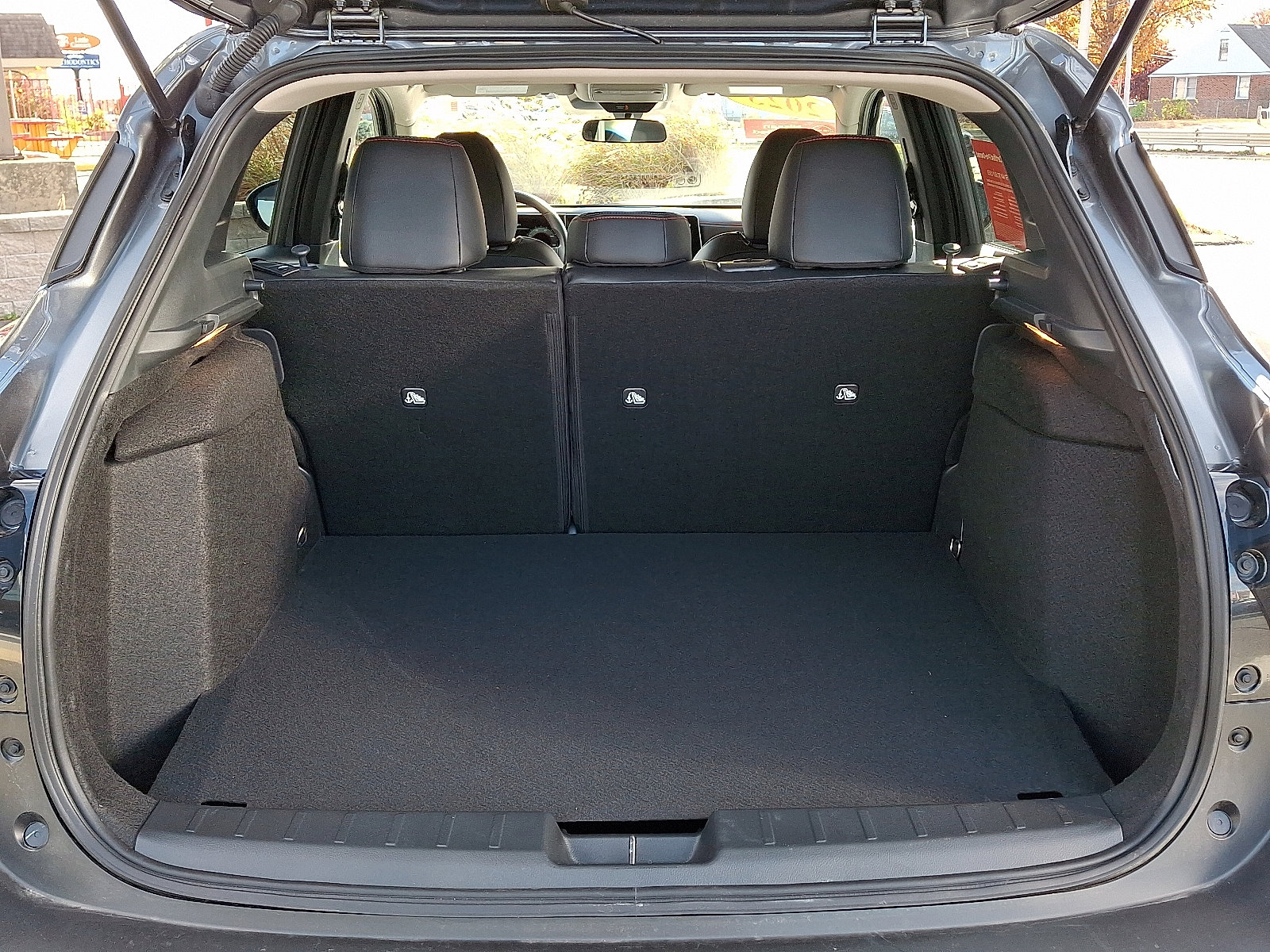 Used 2025 Nissan Kicks SR image 28