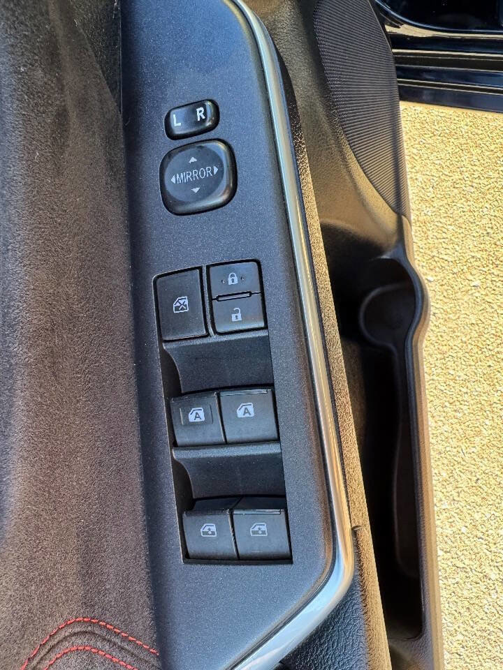 Used 2015 Toyota Camry XSE image 12