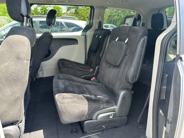 Used 2016 Dodge Grand Caravan SXT w/ Rear Park Assist Package FWD image 9
