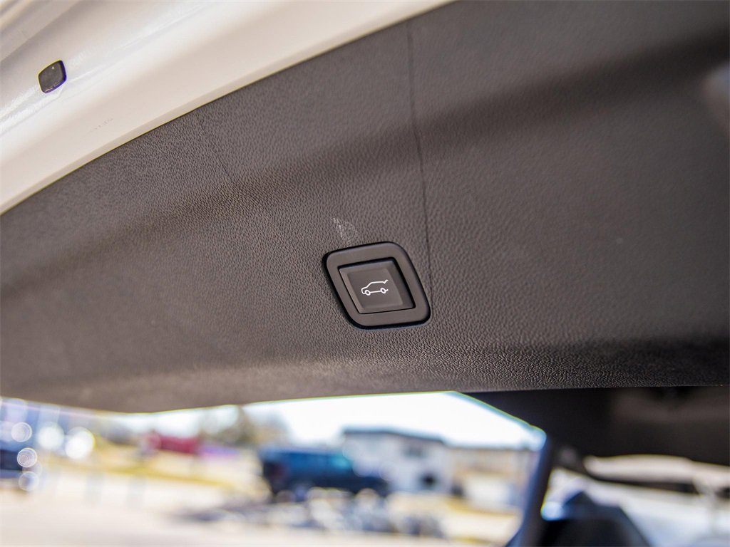 Used 2024 Chevrolet Suburban High Country image 13