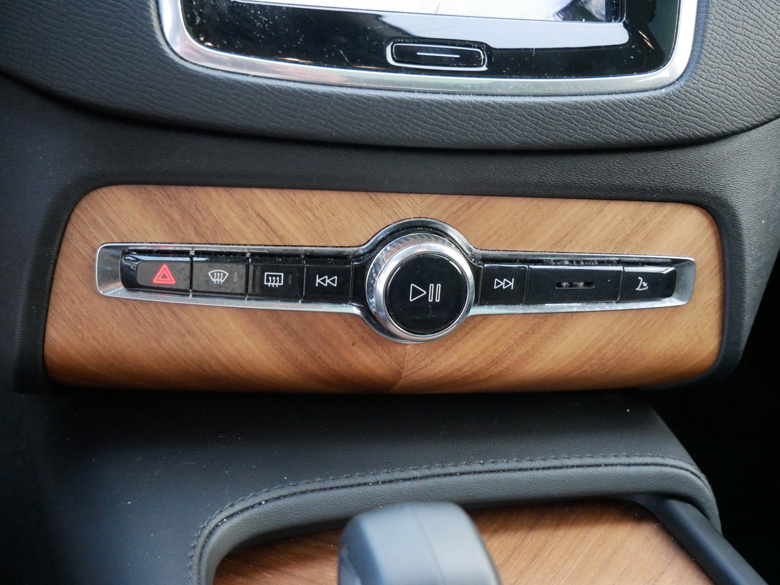 Certified 2025 Volvo XC90 T8 Plus w/ Protection Package Premier AWD/4WD image 21