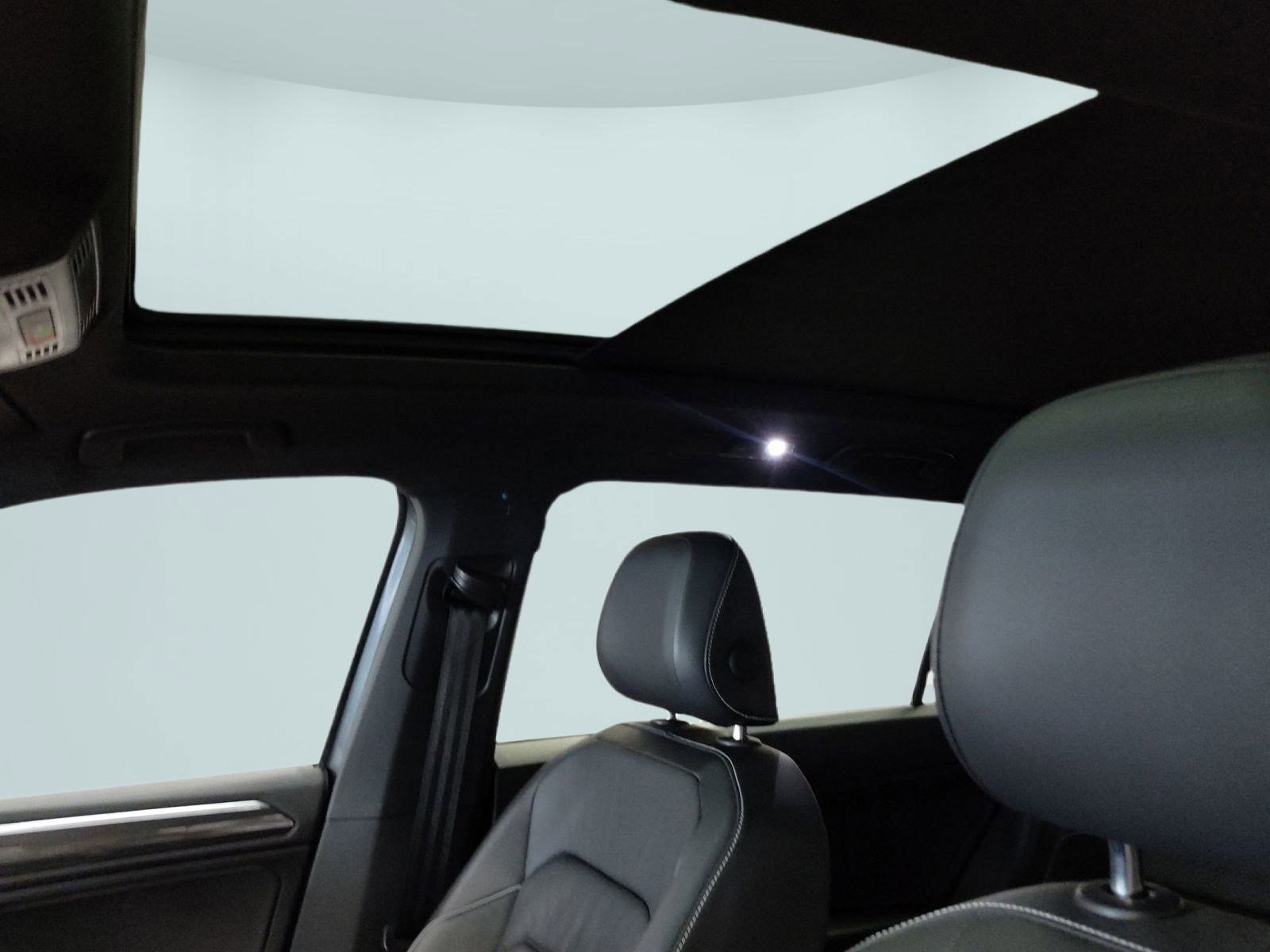 Used 2021 Volkswagen Tiguan SEL Premium R-Line image 13