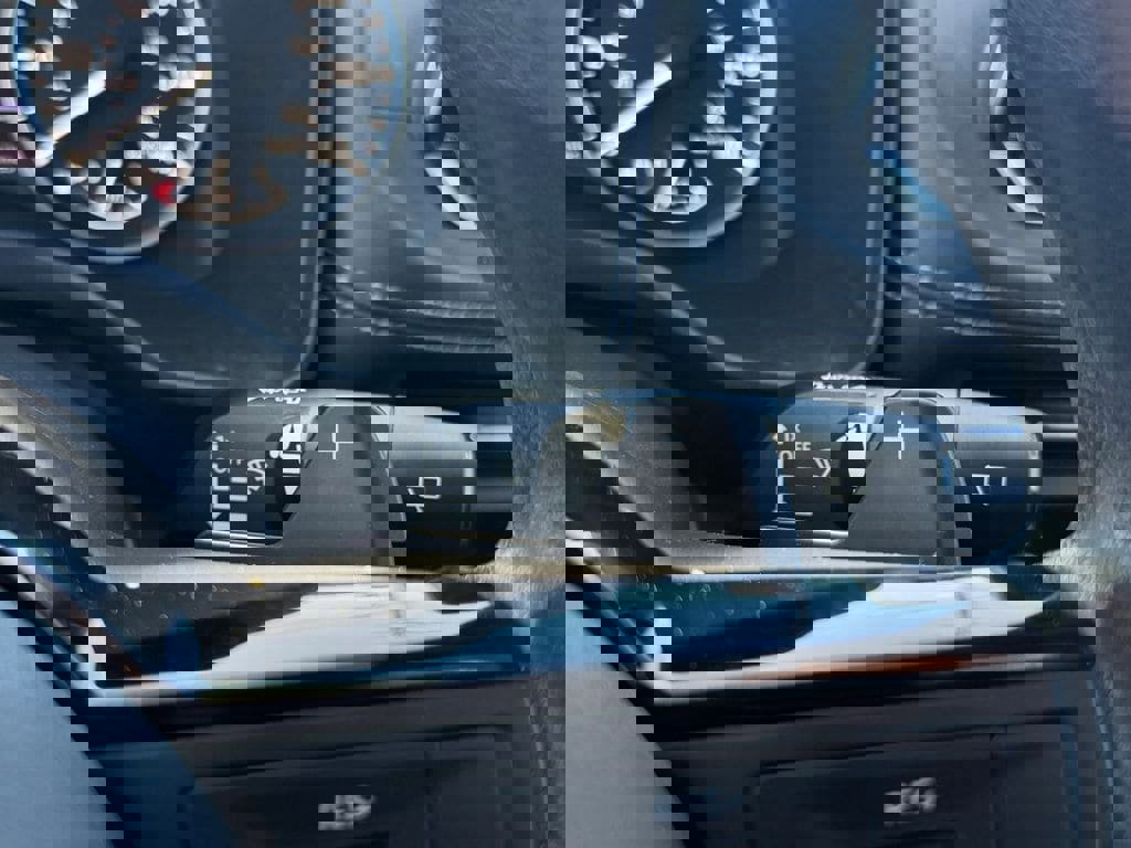 Used 2023 Nissan Rogue SV image 30