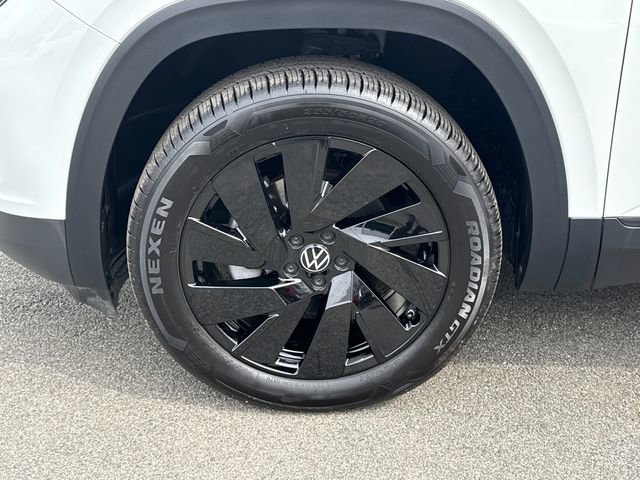 Certified 2025 Volkswagen Atlas SE w/ Black Wheel Package image 10