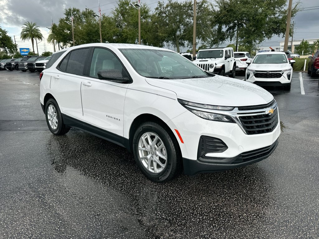 Certified 2024 Chevrolet Equinox LS w/ LS Convenience Package FWD image 3