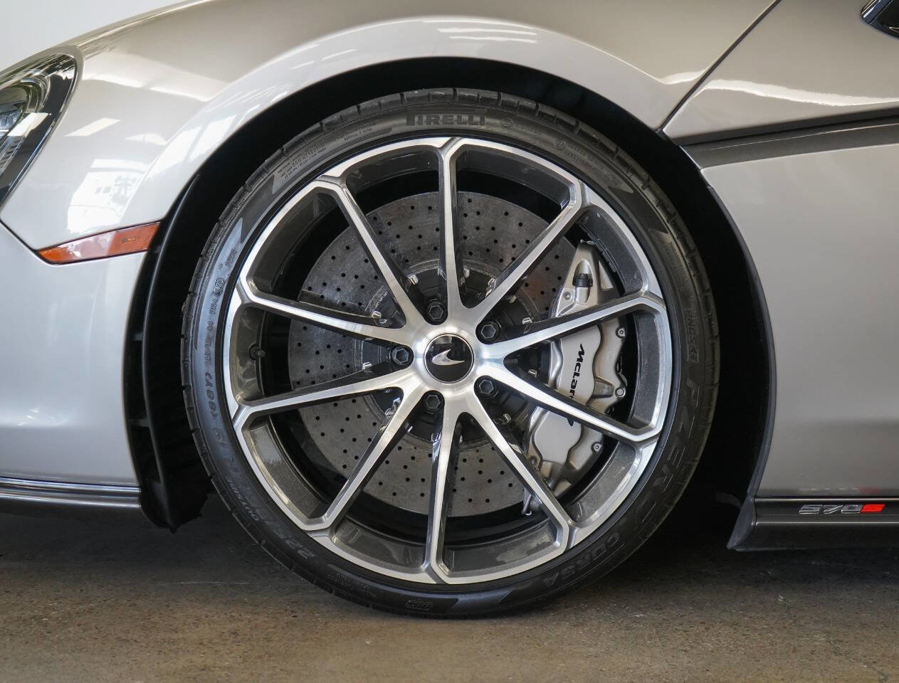 Used 2020 McLaren 570S Spider image 9