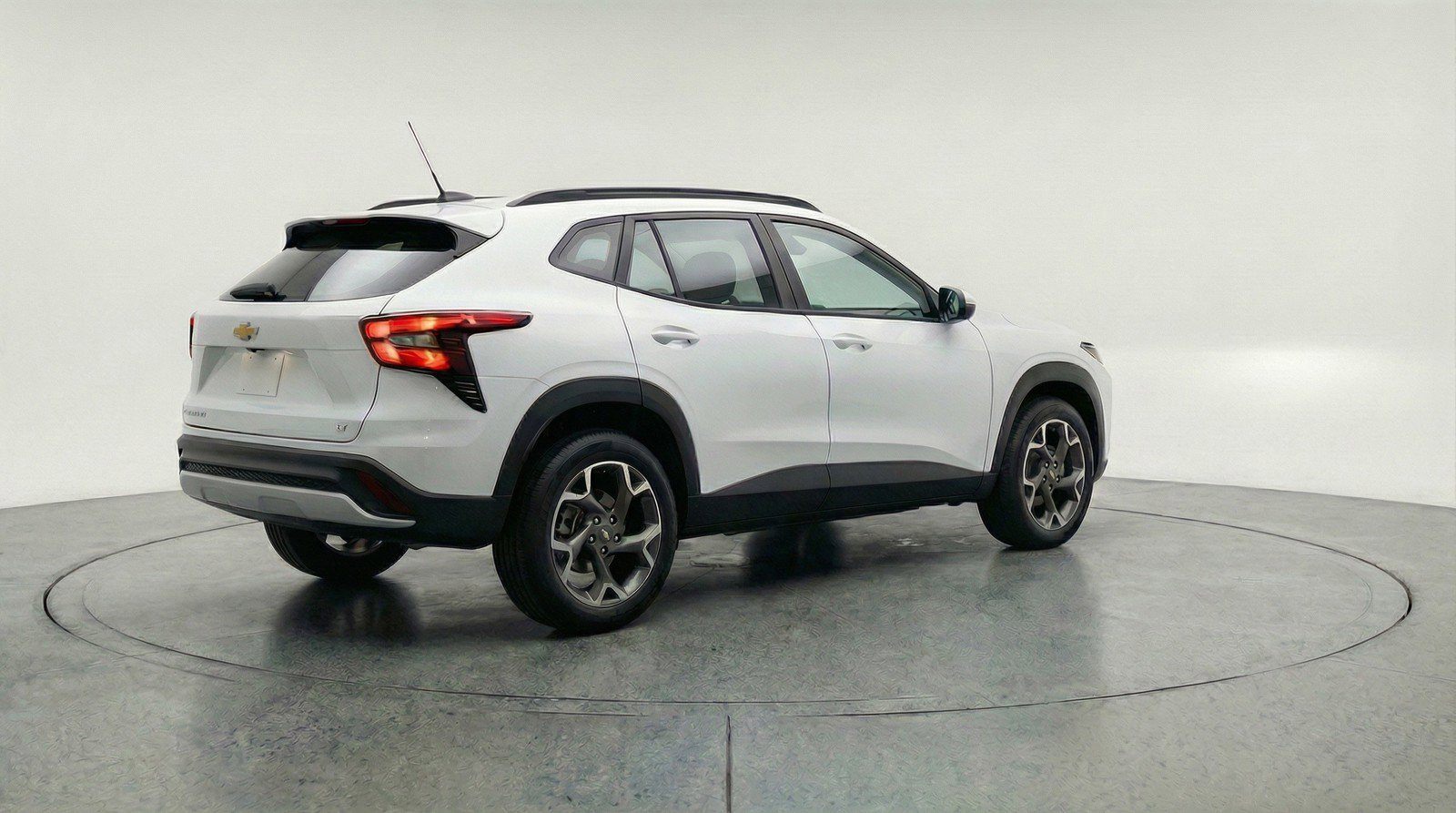 Used 2025 Chevrolet Trax LT image 7