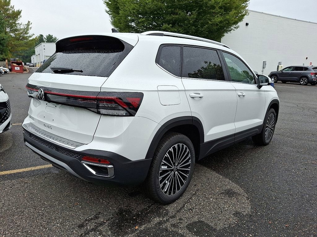 New 2025 Volkswagen Tiguan SE R-Line image 4