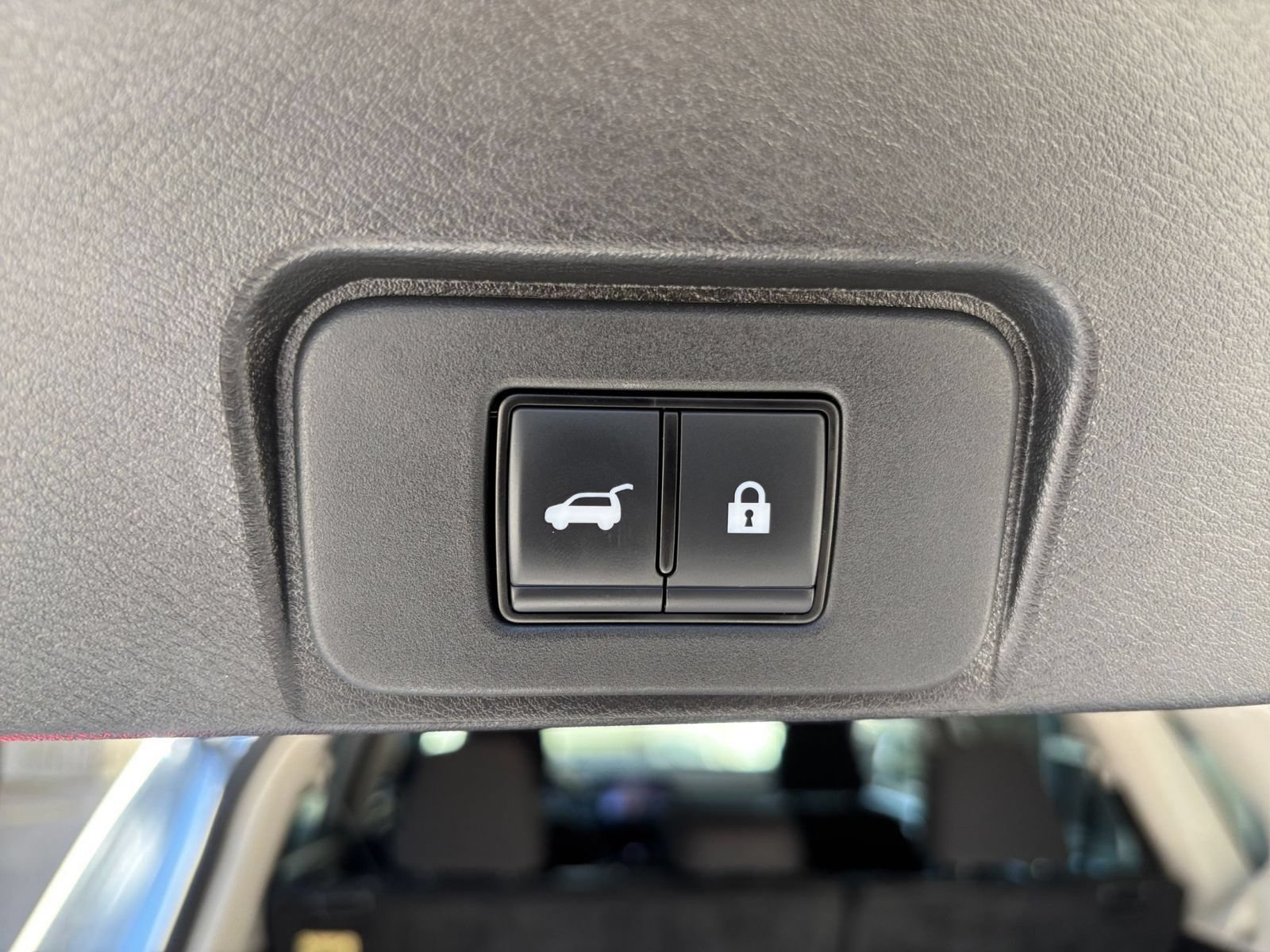 Used 2025 Nissan Rogue SV FWD image 23