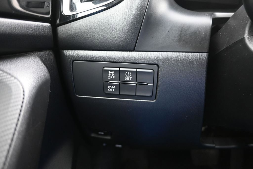 Used 2015 MAZDA MAZDA3 i Touring w/ Technology Package FWD image 18