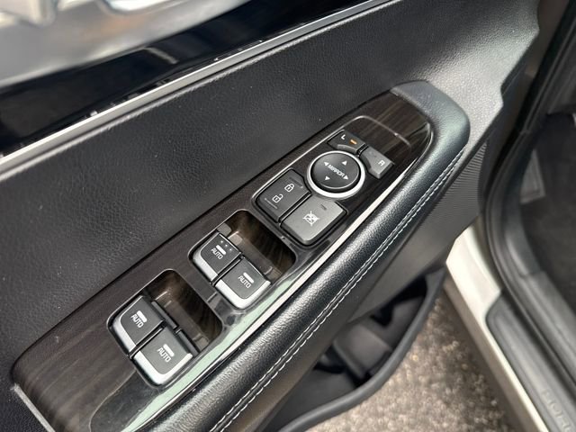 Used 2019 Kia Sorento LX w/ LX Convenience Package image 11