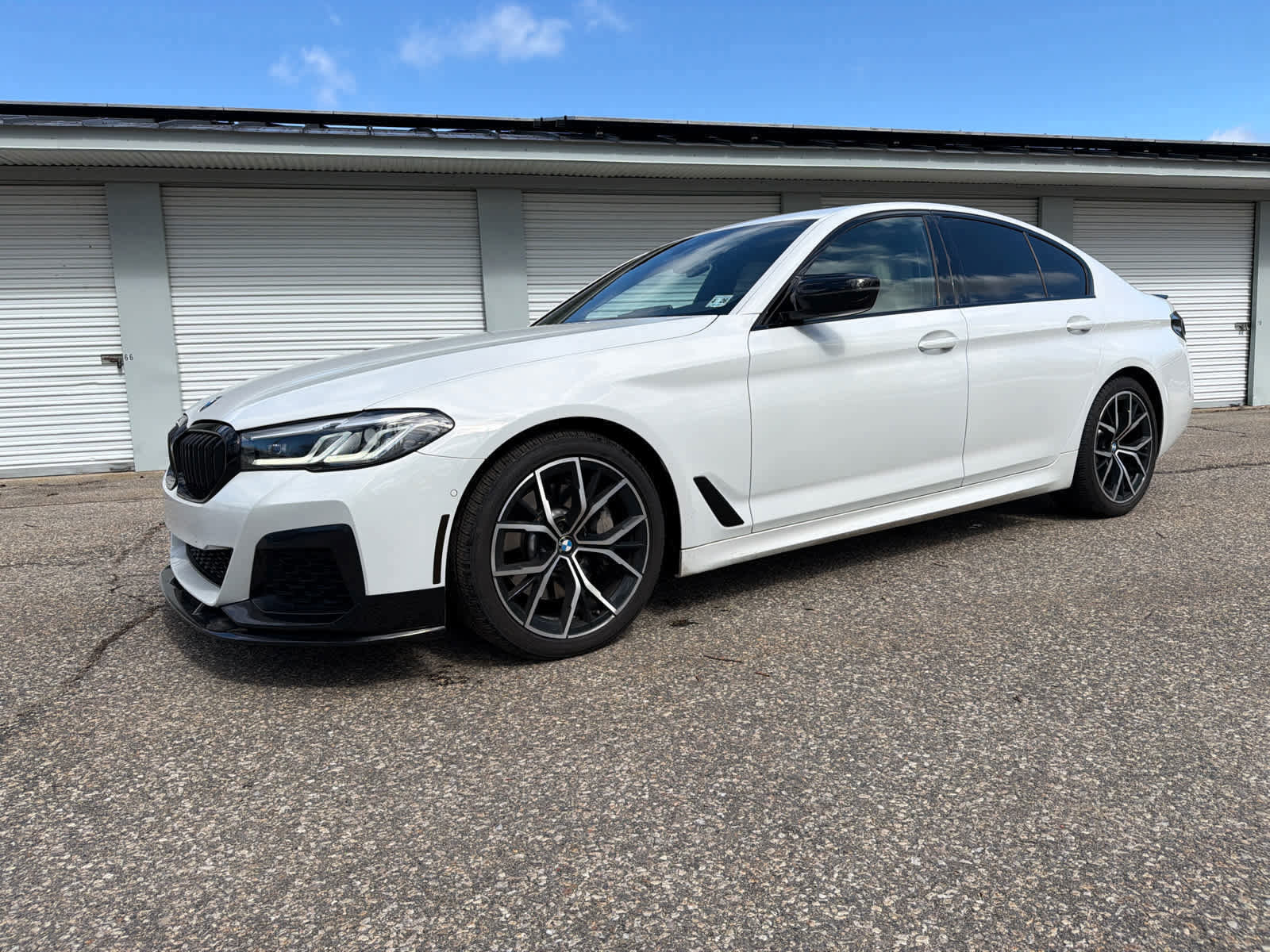 Used 2021 BMW 530i xDrive w/ M Sport Package image 2