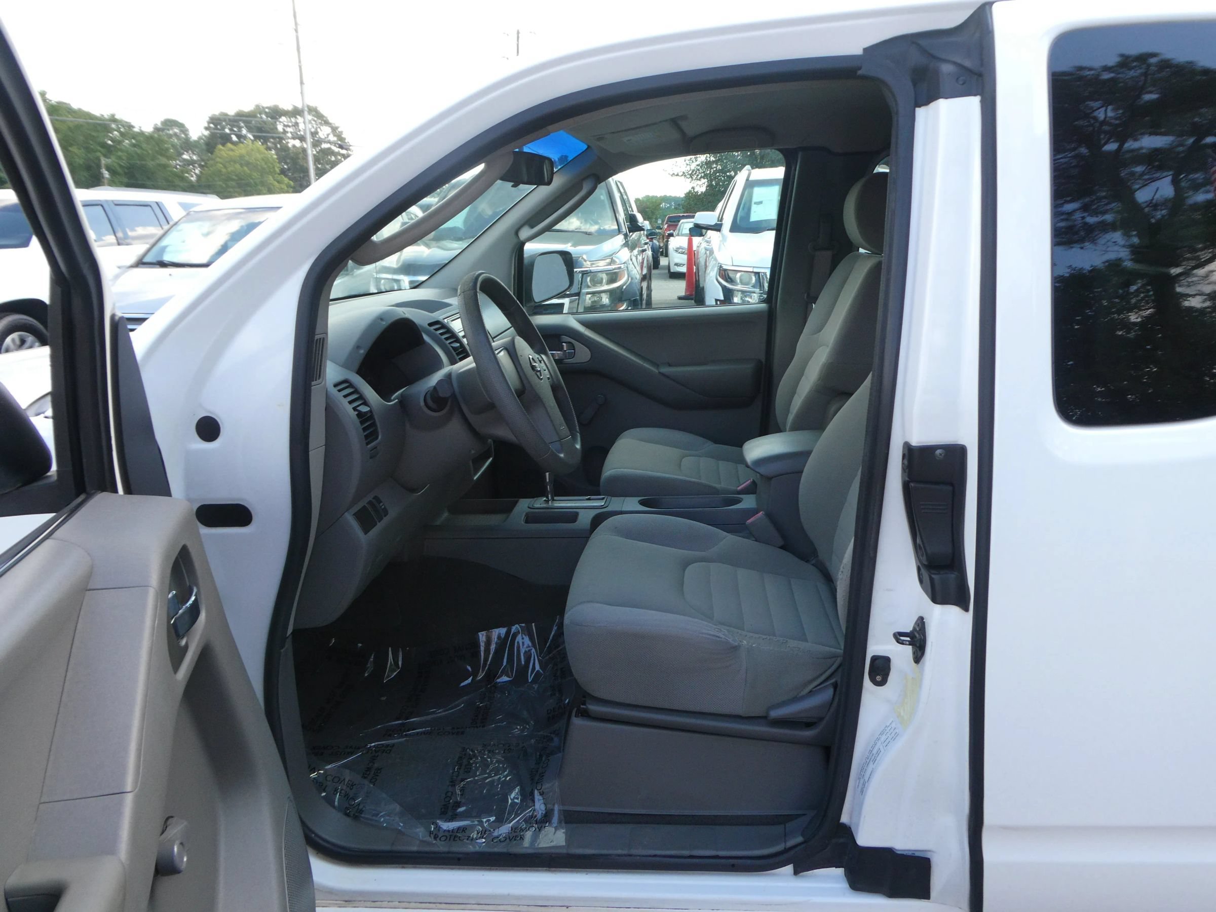 Used 2007 Nissan Frontier XE w/ Preferred Pkg RWD image 12