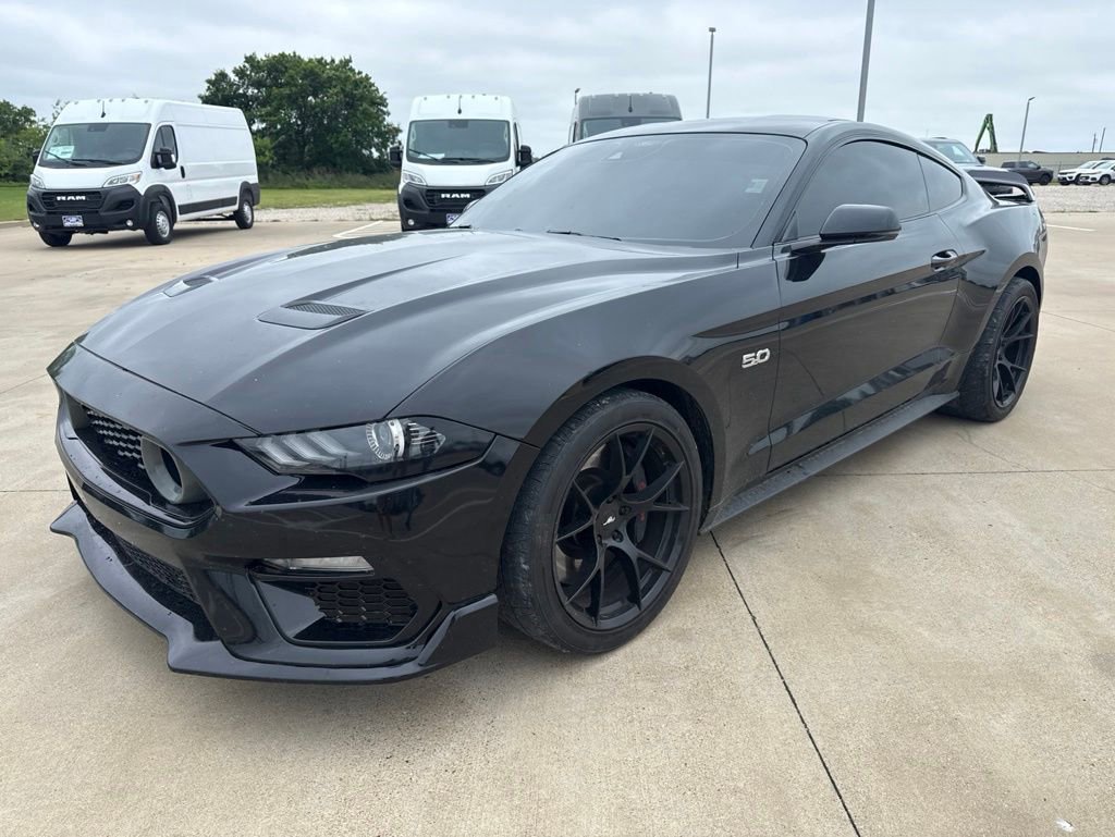 Used 2022 Ford Mustang GT Premium w/ GT Performance Package RWD image 3