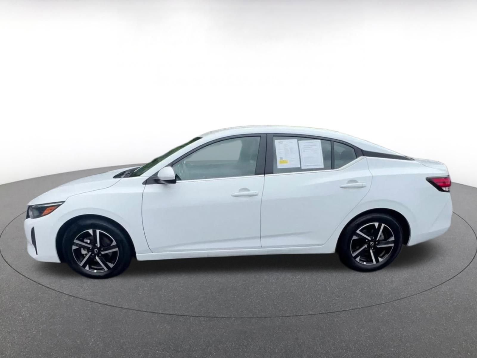 Used 2025 Nissan Sentra SV FWD image 9