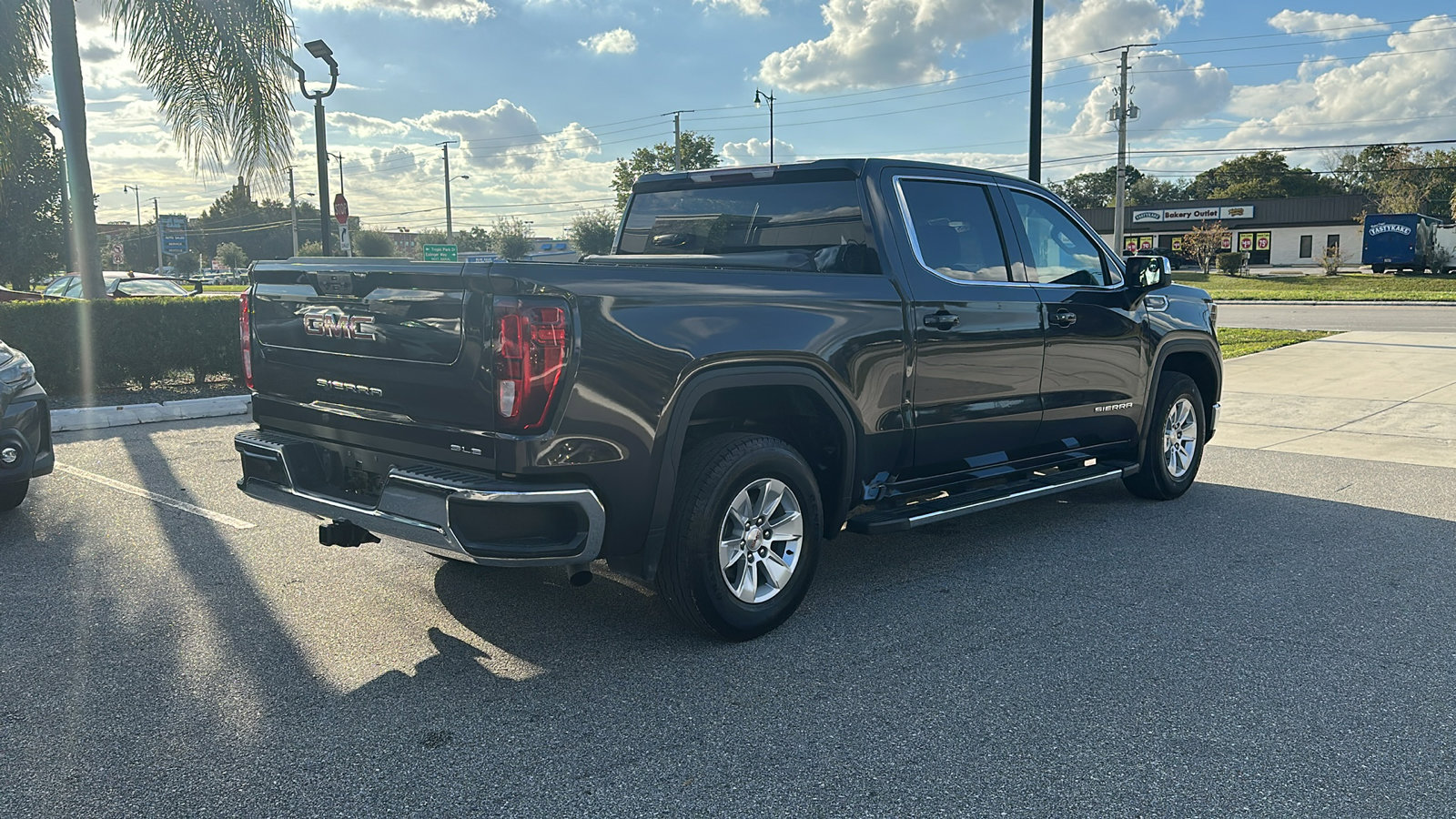 Used 2022 GMC Sierra 1500 SLE image 22