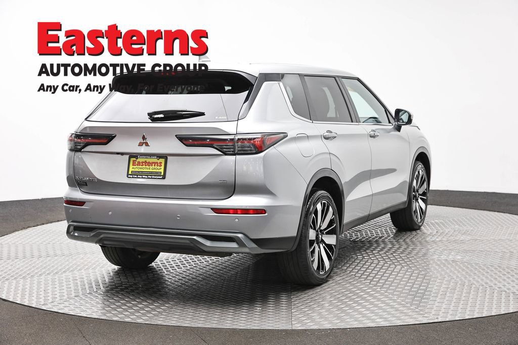 Used 2025 Mitsubishi Outlander SE image 5