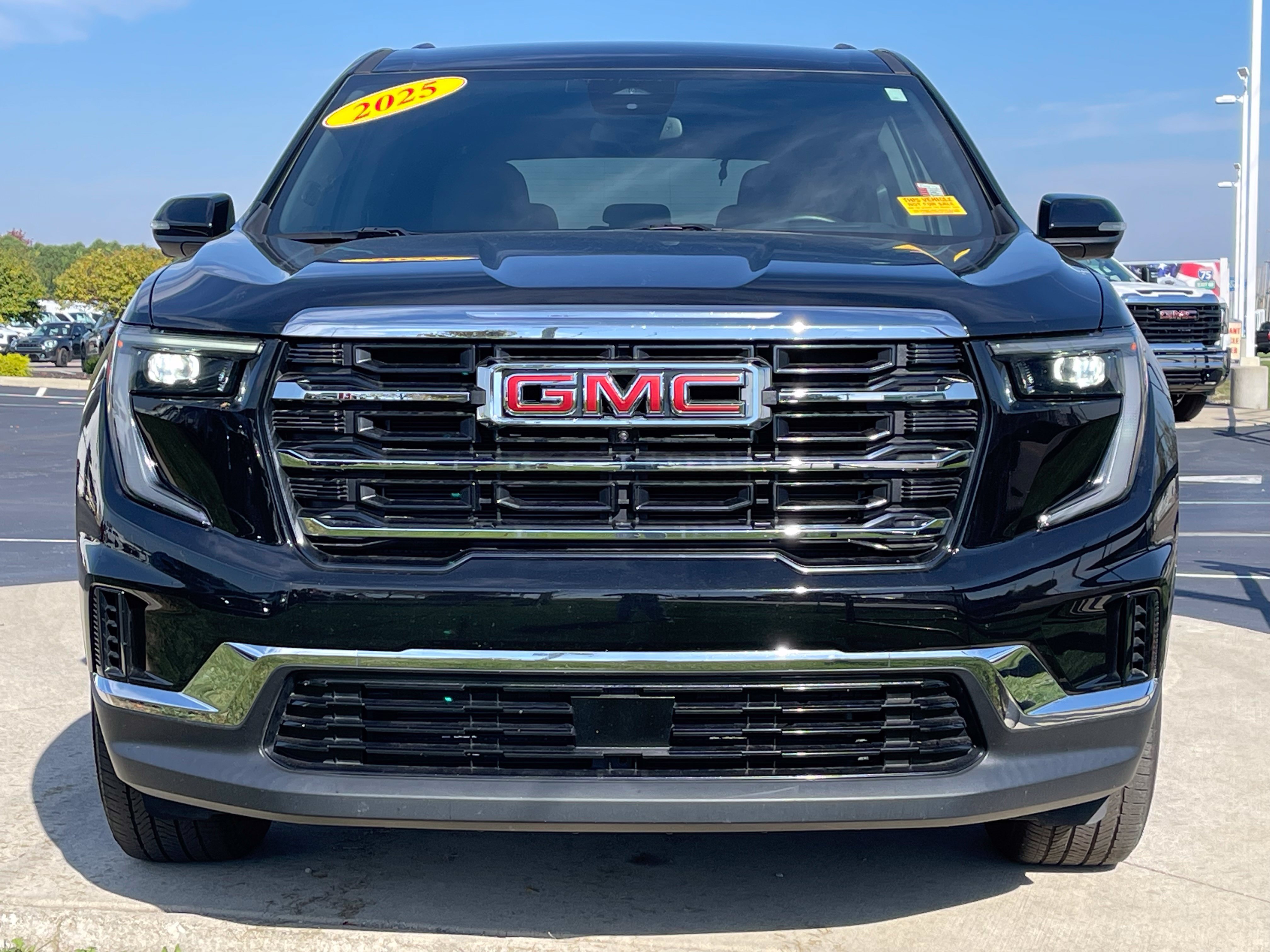 Used 2025 GMC Acadia Elevation FWD image 2