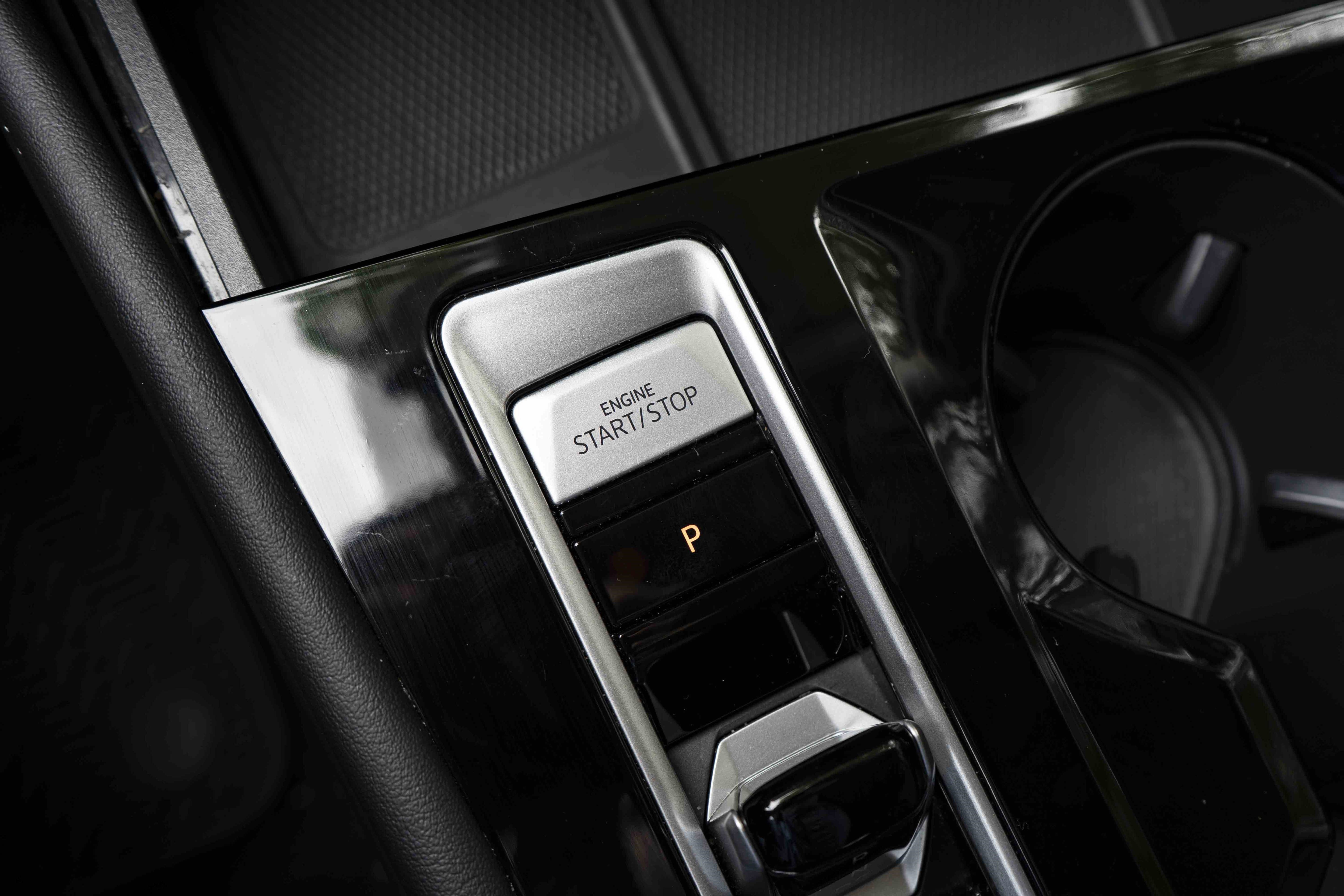 Used 2024 Volkswagen Atlas SE w/ Black Wheel Package FWD image 26