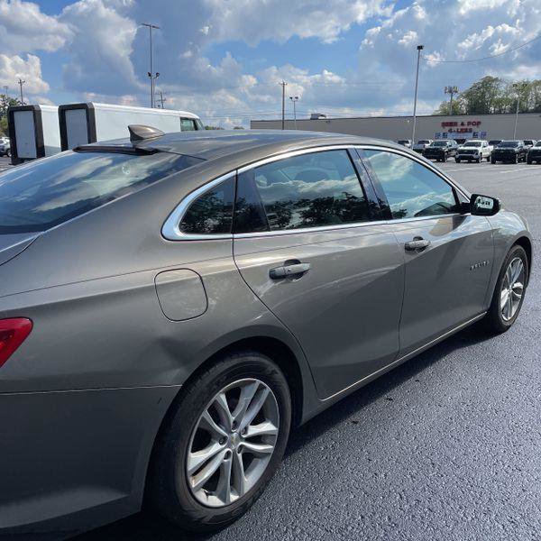 Used 2018 Chevrolet Malibu LT FWD image 18