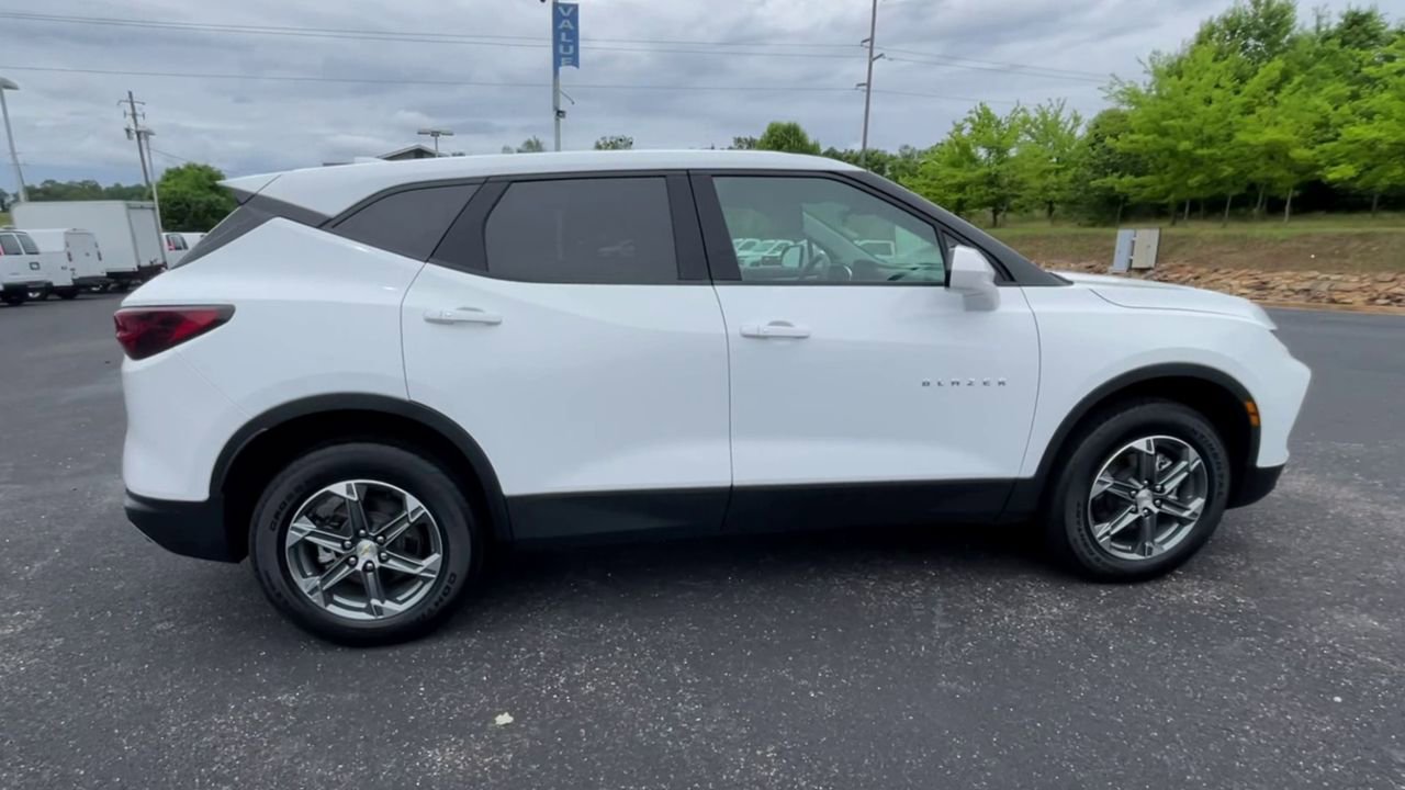 Used 2025 Chevrolet Blazer LT FWD image 9