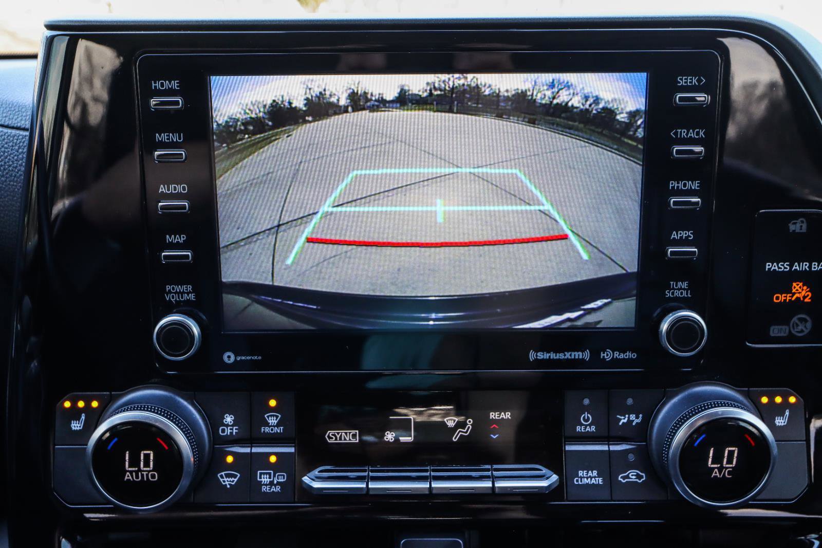 Used 2021 Toyota Highlander XLE image 9