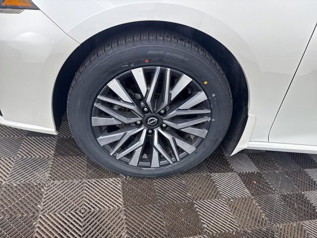Used 2023 Nissan Altima 2.5 SV w/ SV Premium Package image 27