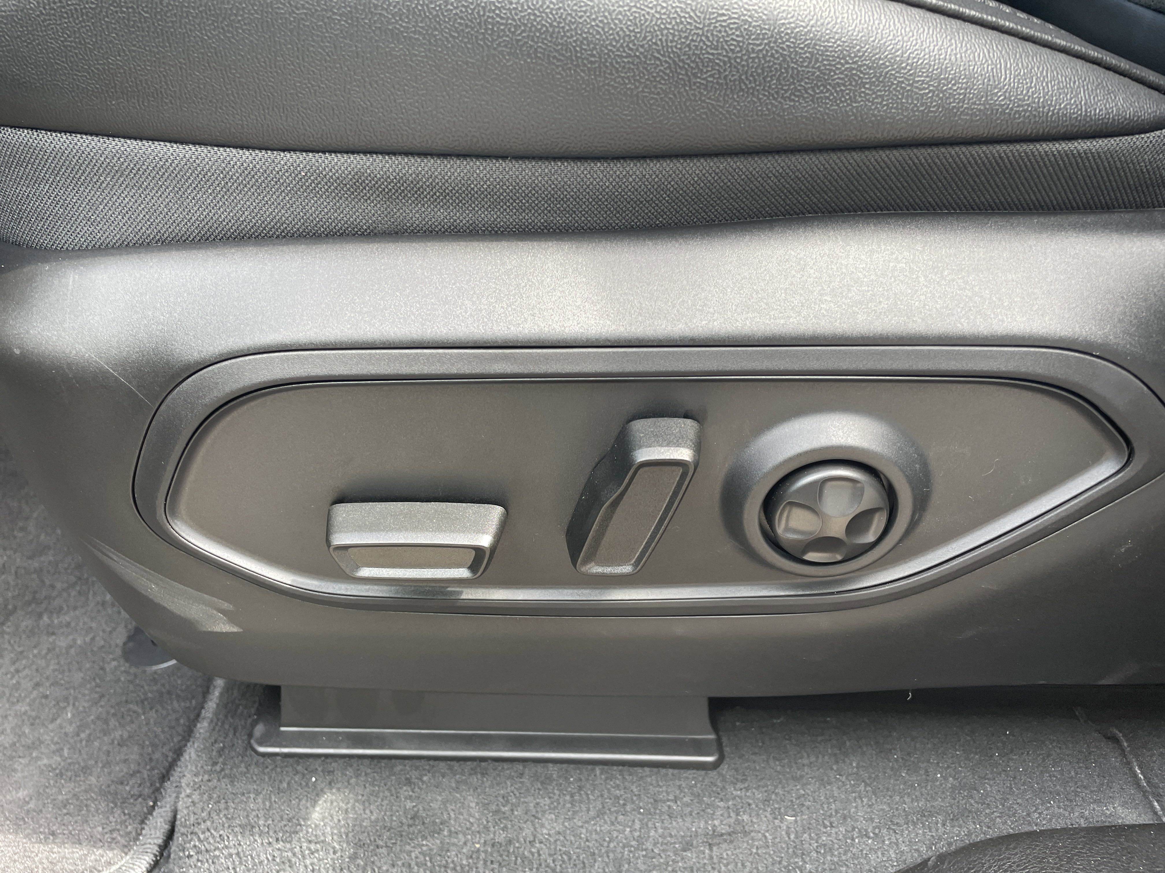 New 2025 Jeep Grand Cherokee Altitude image 11