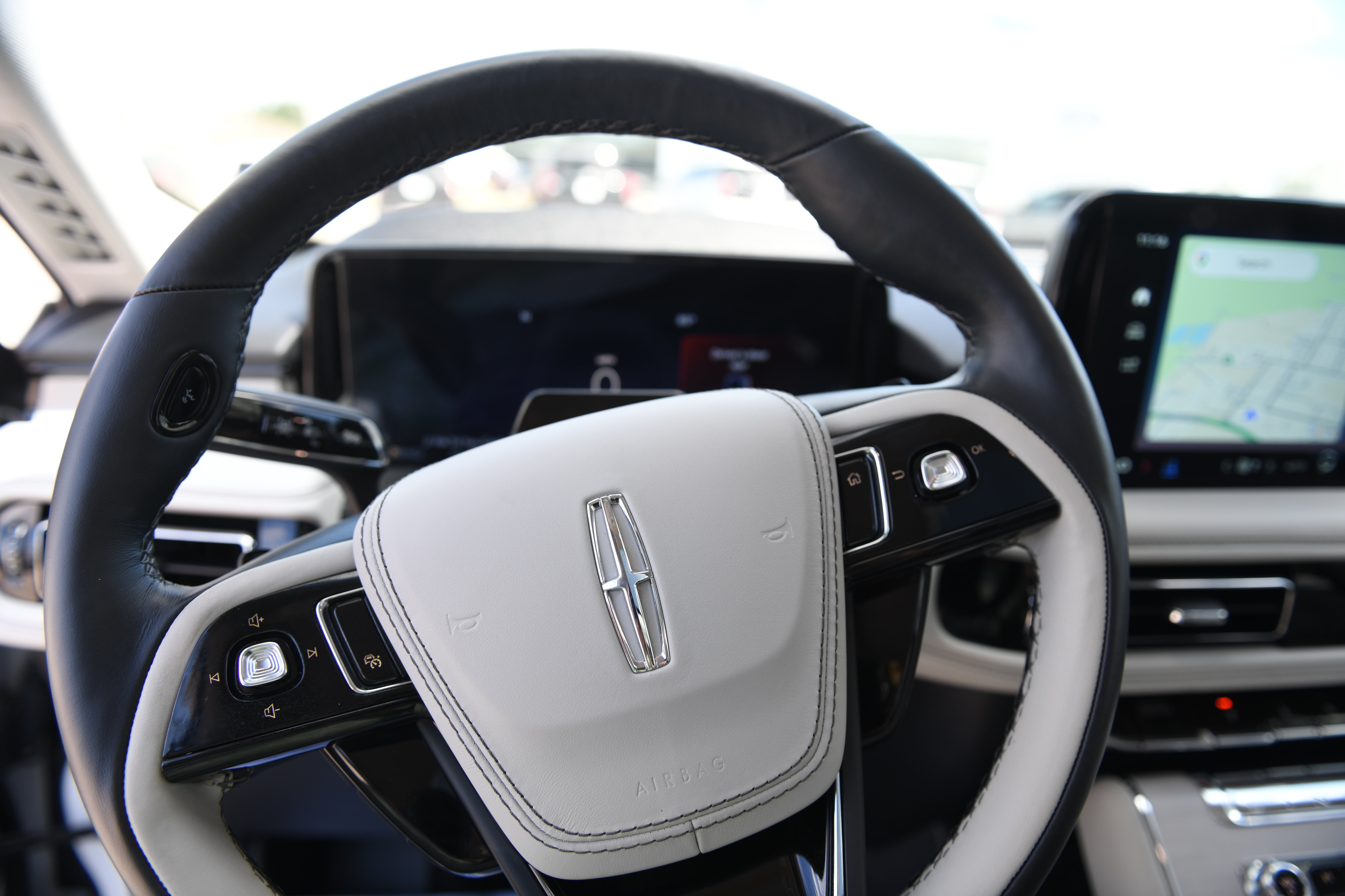 Used 2025 Lincoln Aviator Reserve w/ Jet Appearance Package RWD image 26