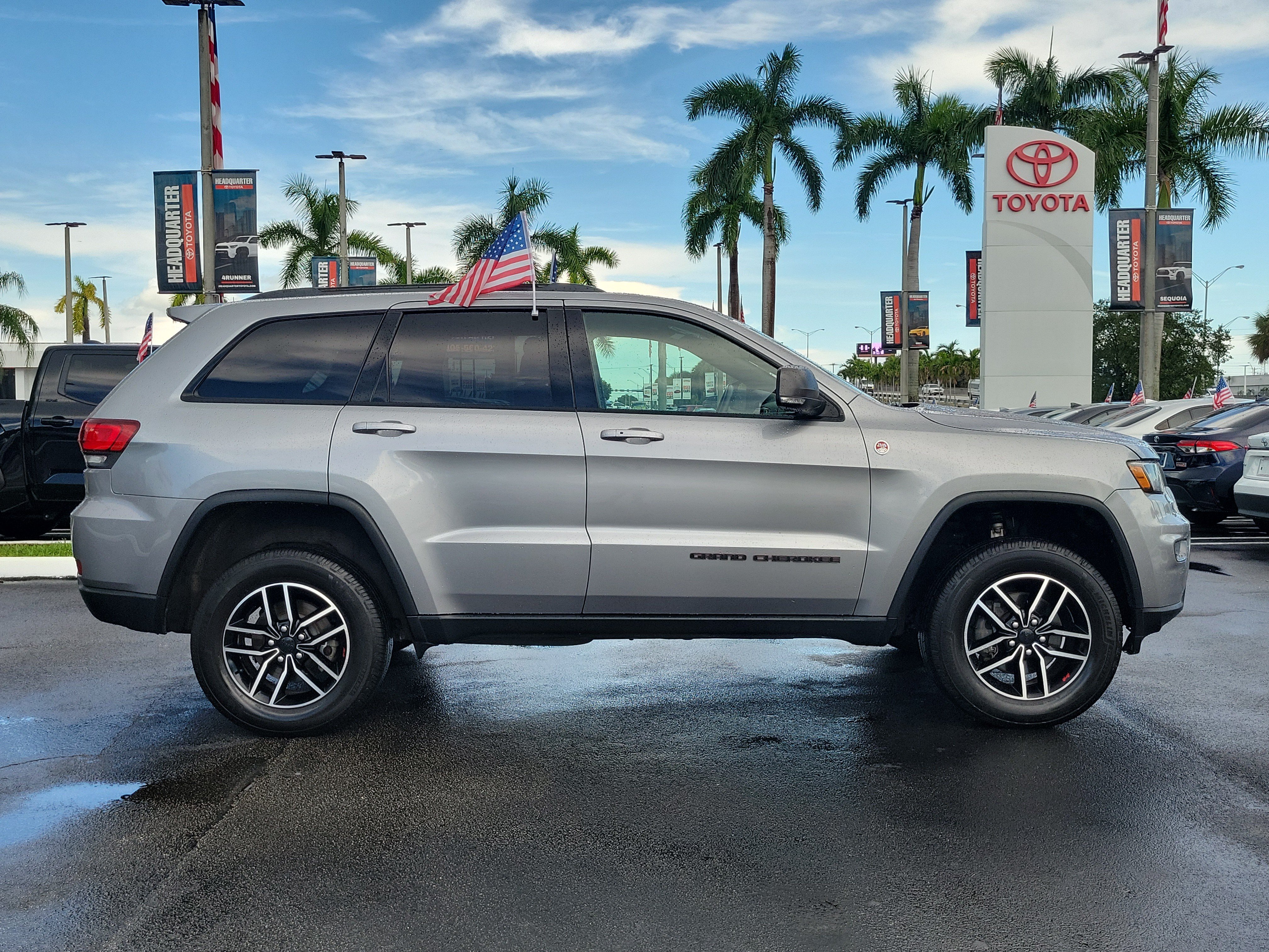 Used 2020 Jeep Grand Cherokee Trailhawk AWD/4WD image 13