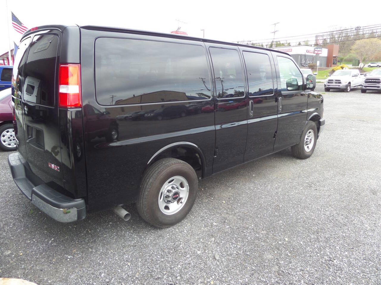 Used 2025 GMC Savana 2500 LT w/ LT Preferred Equipment Group RWD image 4