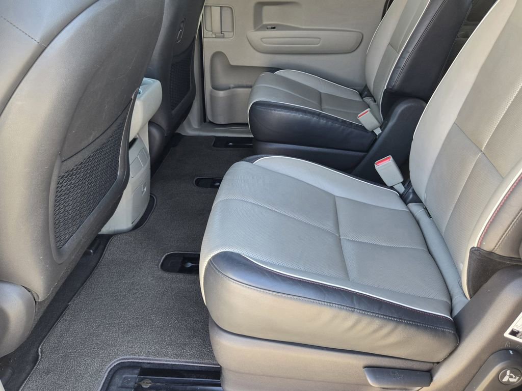 Used 2017 Kia Sedona LX w/ LX Essentials Premium Package image 28