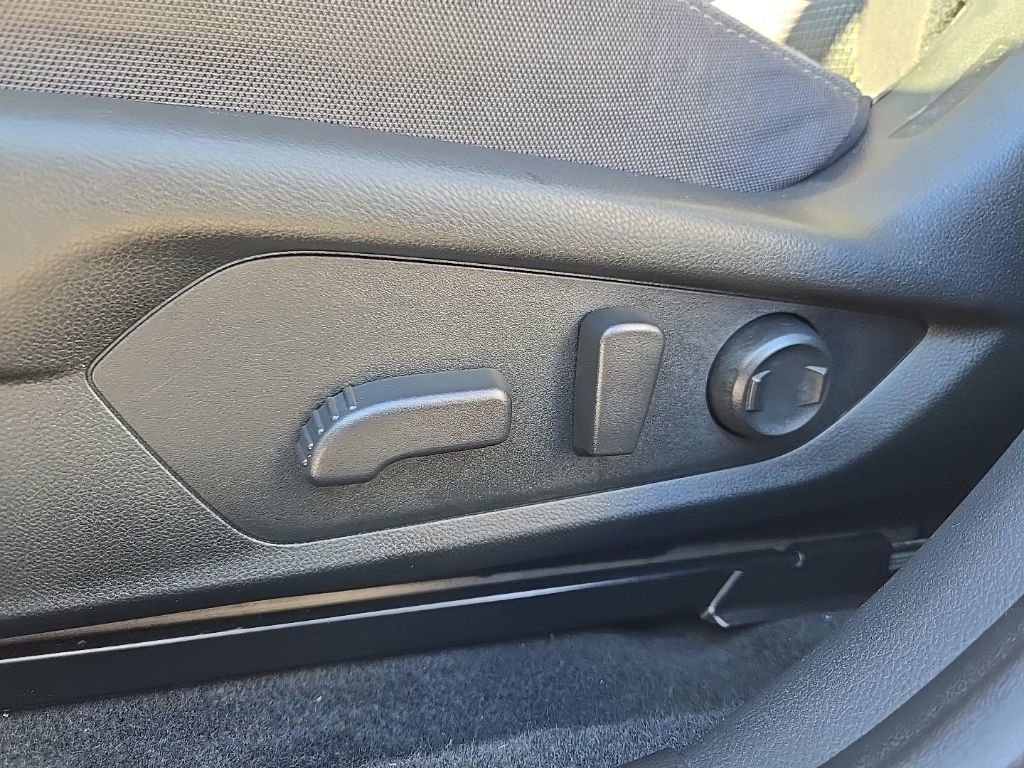 Used 2024 Subaru Crosstrek 2.0i Premium image 13