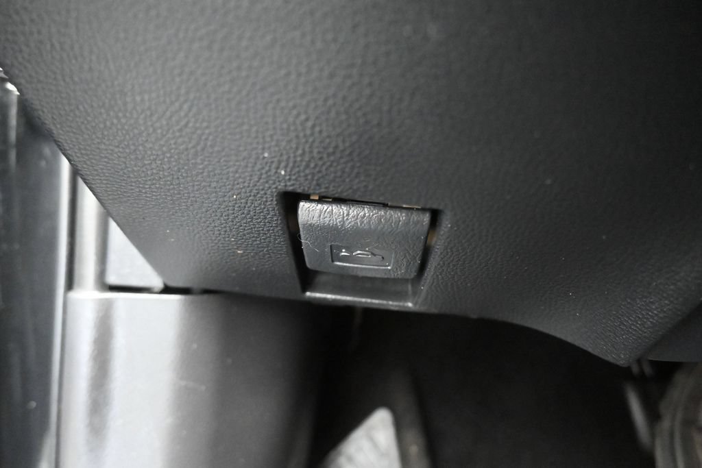 Used 2021 Toyota Corolla LE w/ Carpet Mat Package (TMS) FWD image 25