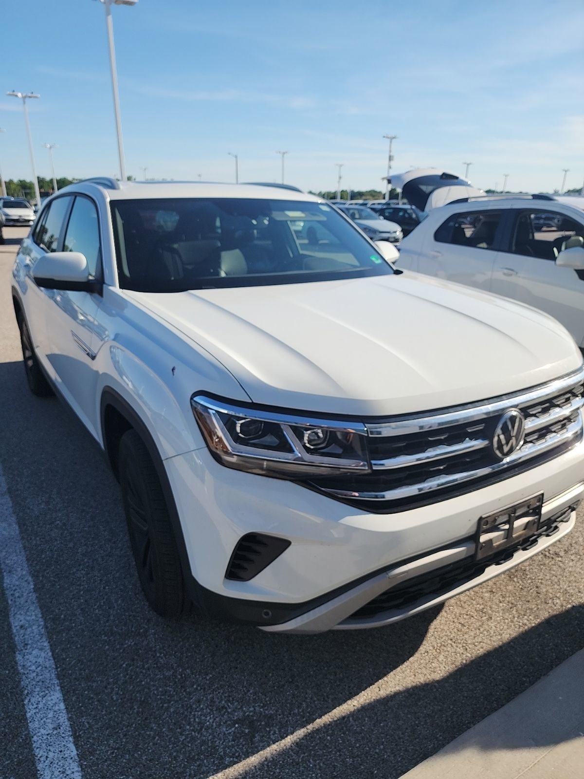 Used 2022 Volkswagen Atlas Cross Sport SE FWD image 1