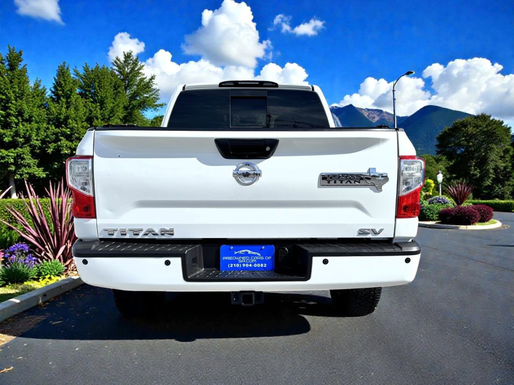 Used 2017 Nissan Titan SV RWD image 4