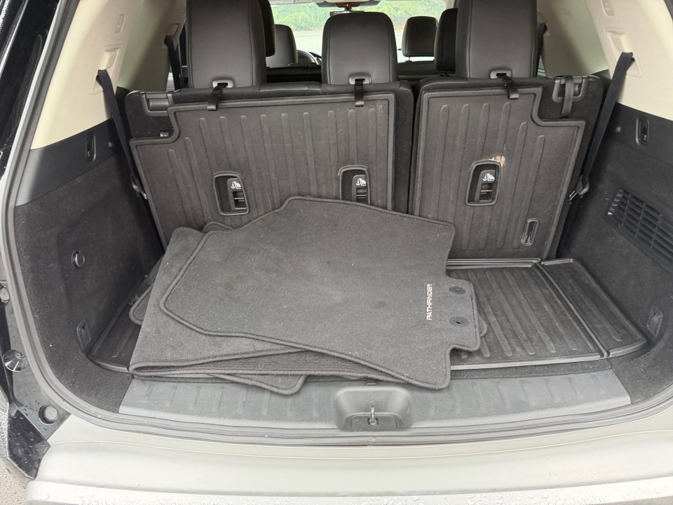 Used 2025 Nissan Pathfinder SL w/ Cargo Package FWD image 15
