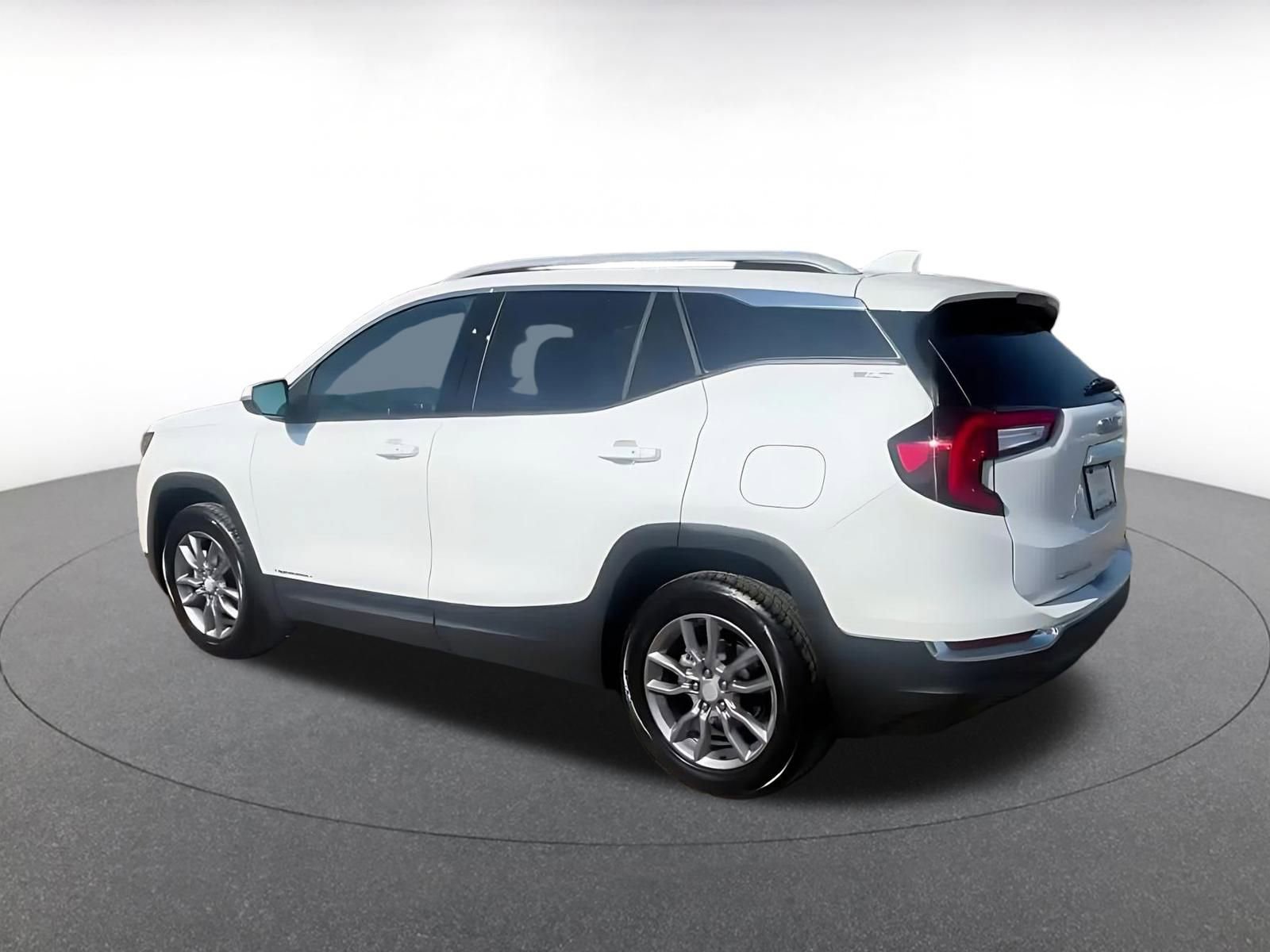 Used 2024 GMC Terrain SLT image 10