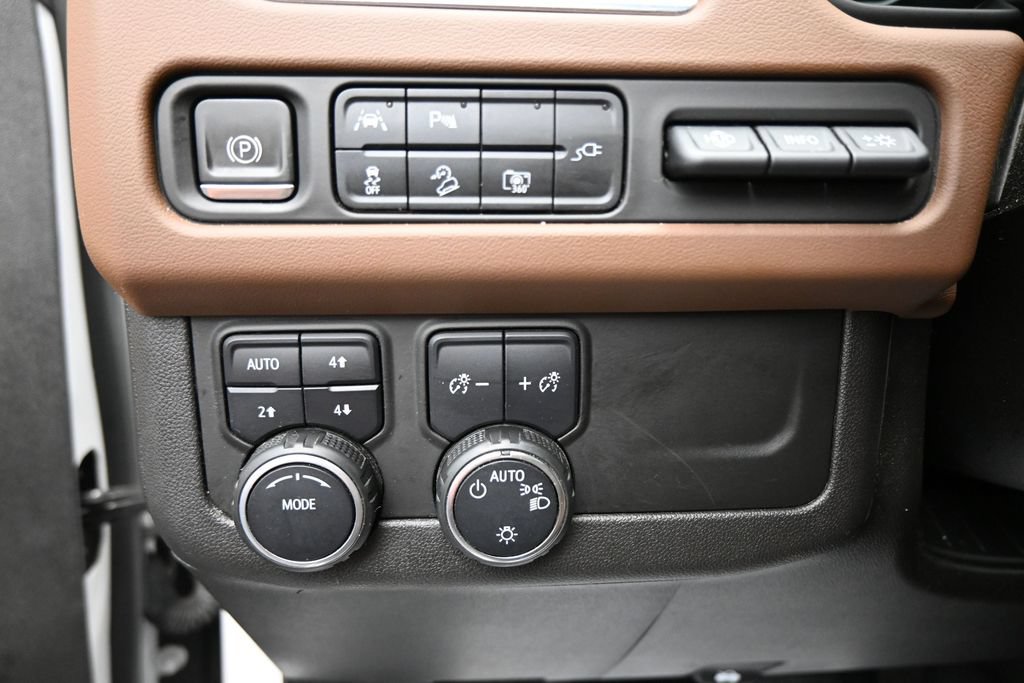 Used 2022 Chevrolet Tahoe High Country AWD/4WD image 12