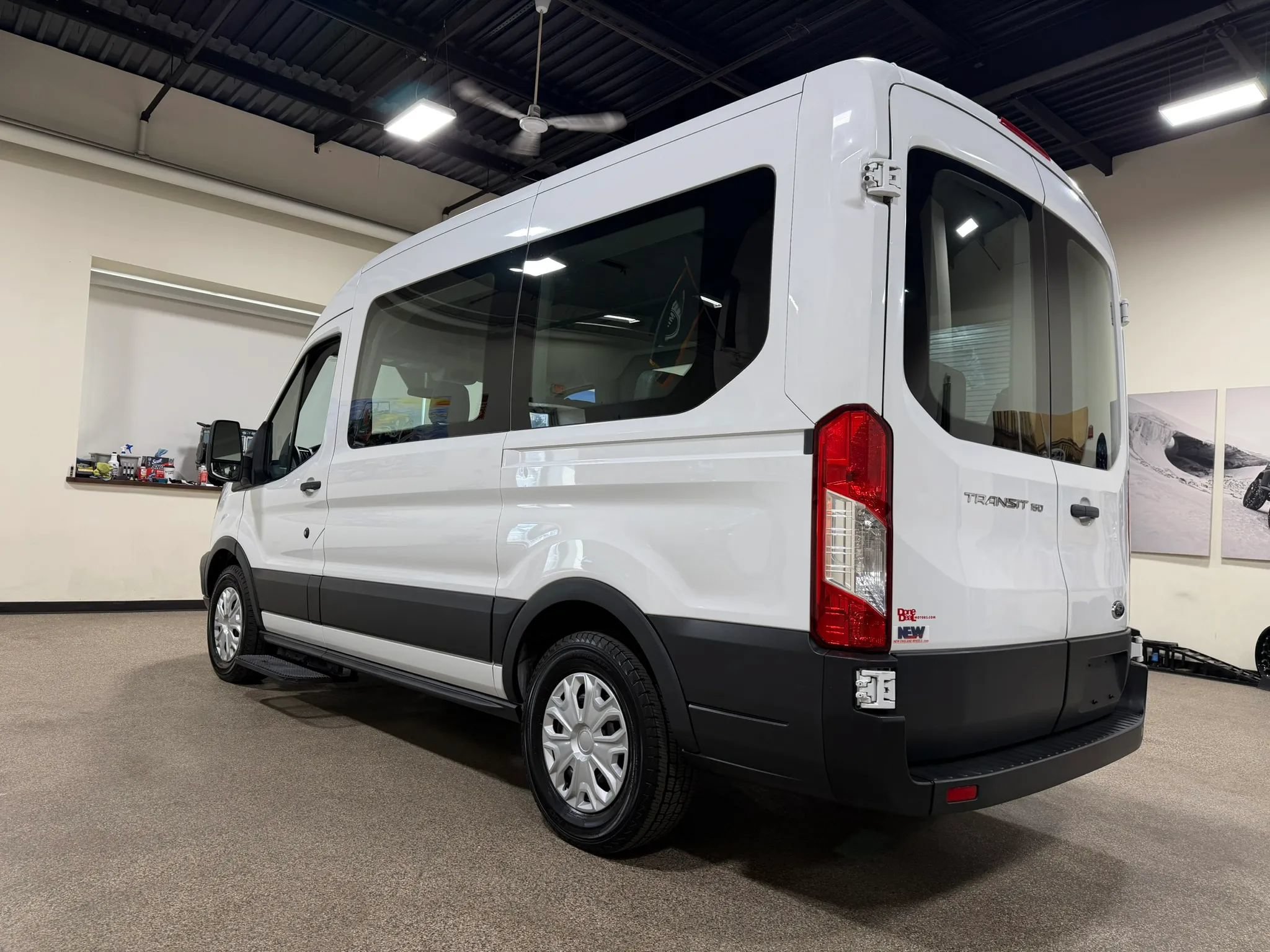Used 2015 Ford Transit 150 XL RWD image 7
