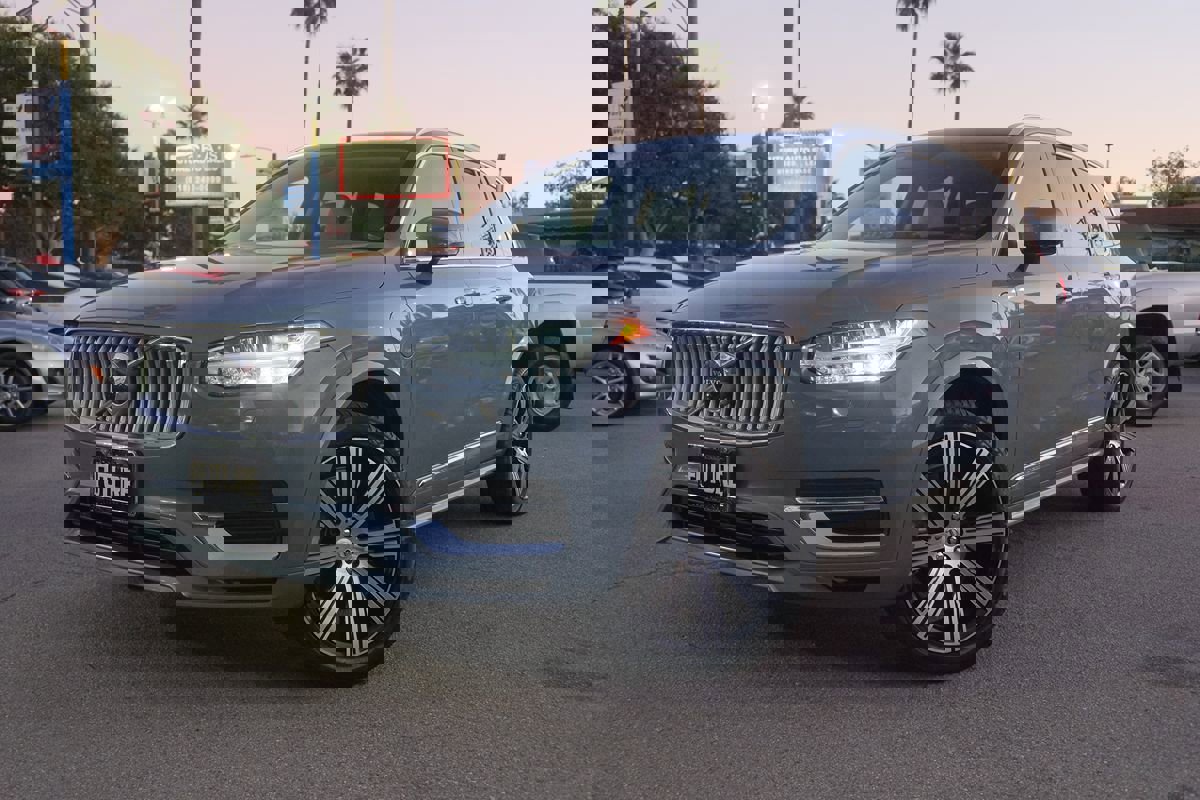 Used 2020 Volvo XC90 T8 Inscription w/ Protection Package Premier image 1